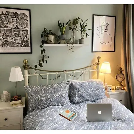 Bright, Book-Filled Flat In Artsy Stokes Croft Apartment Bristol Exterior photo