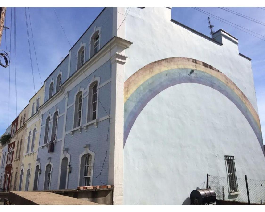 Bright, Book-filled Flat In Artsy Stokes Croft * Bristol