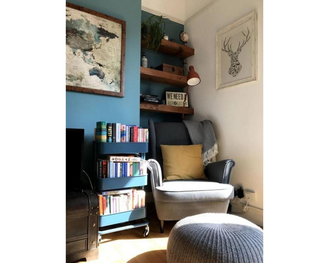 Bright, Book-filled Flat In Artsy Stokes Croft Apartment *
